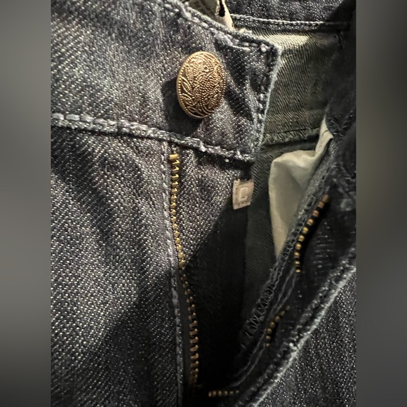 CHICOS Platinum Blue Jeans with Blue Floral Embroidered Back Pockets - Picture 5 of 11